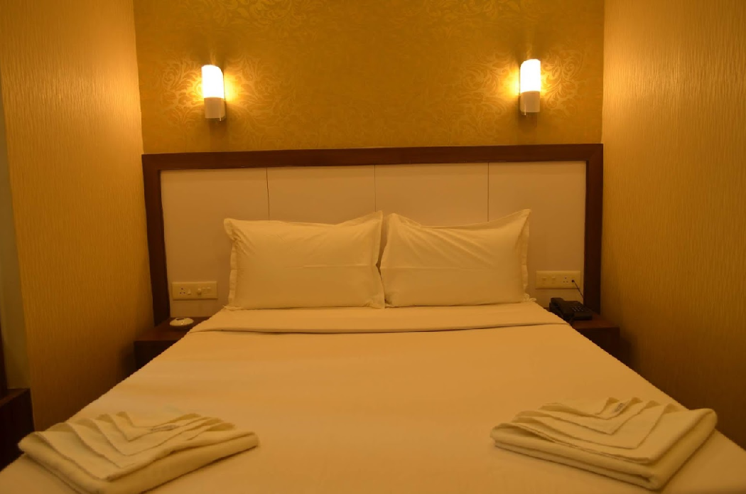 Hotel Emerald Manor | DELUXE DOUBLE ROOM 